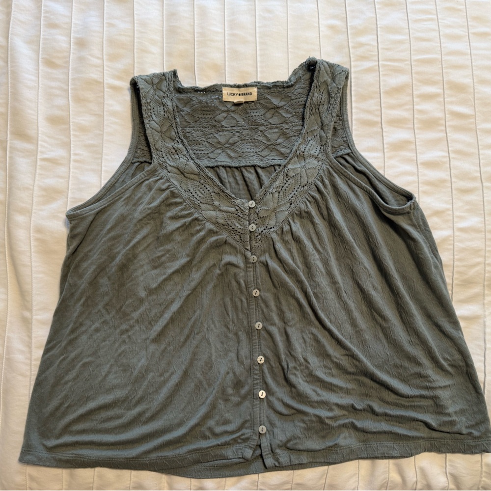Lucky Brand Lace Detail Top in dark green buttons barely work sleeveless medium
